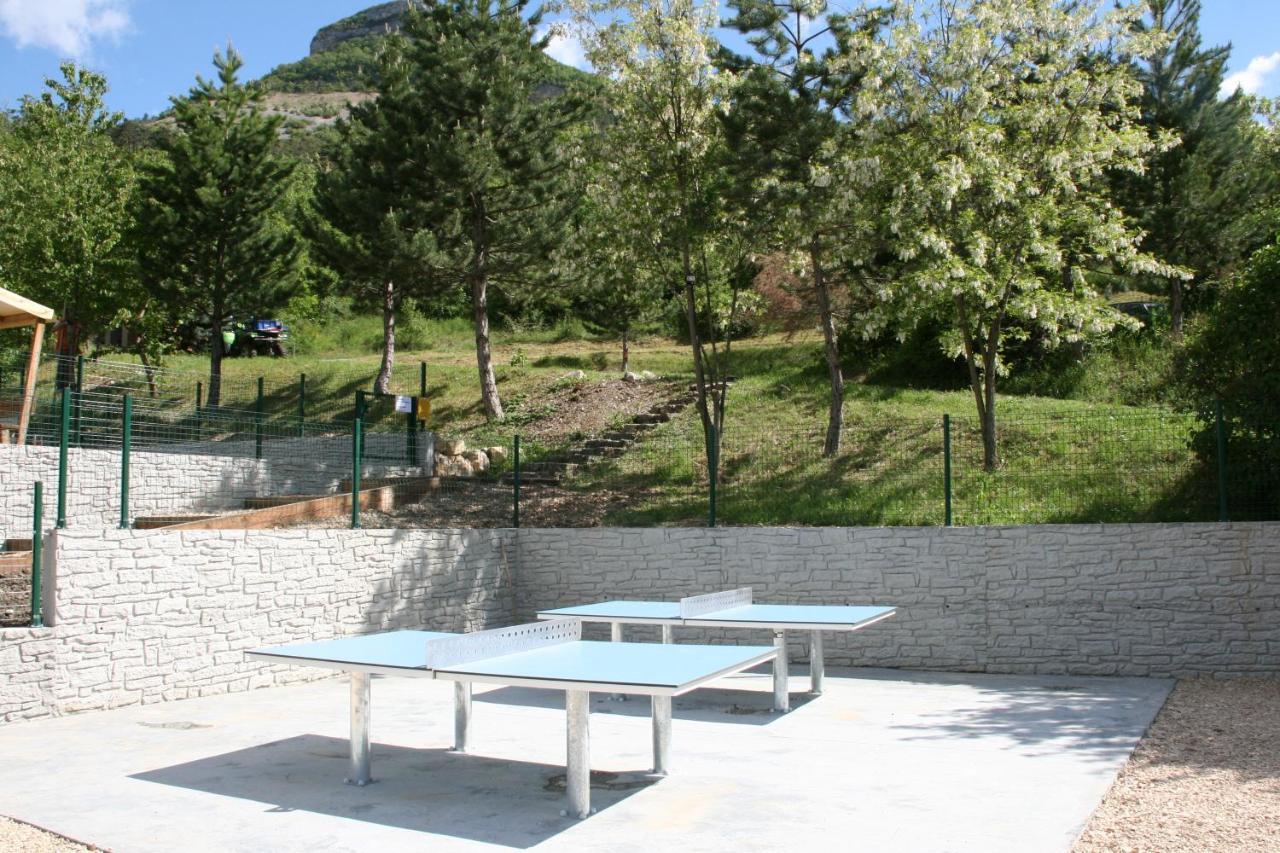 Camping Les Princes D'Orange Hotel Orpierre Exterior foto