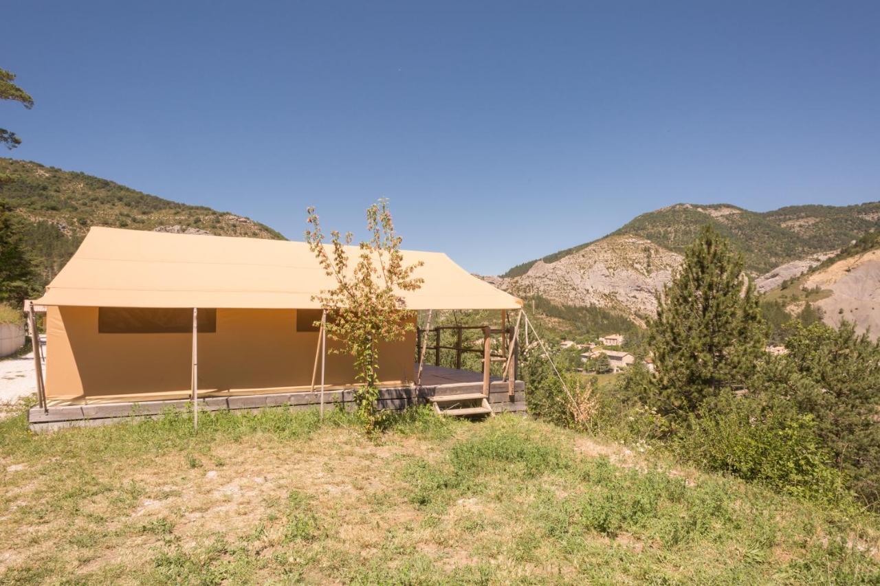 Camping Les Princes D'Orange Hotel Orpierre Exterior foto