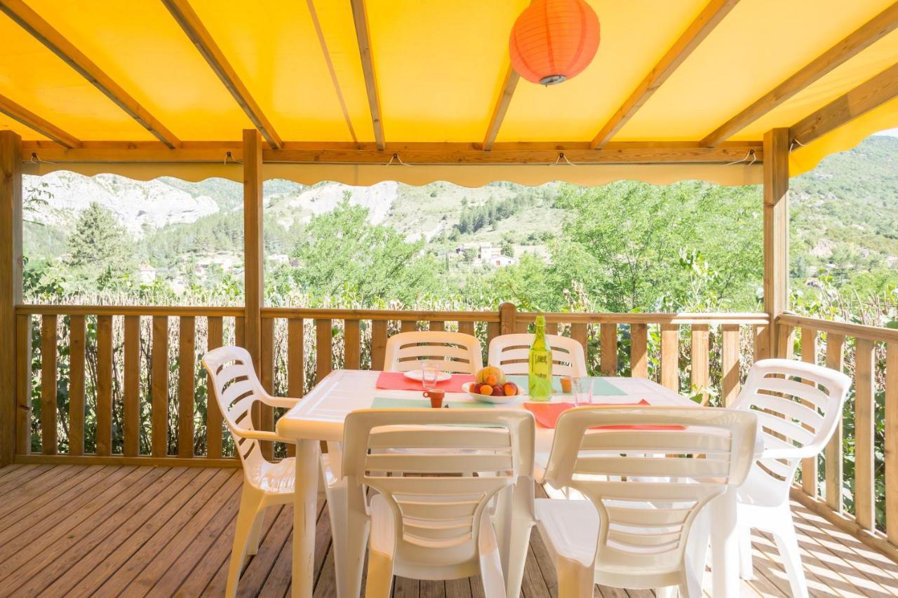Camping Les Princes D'Orange Hotel Orpierre Exterior foto