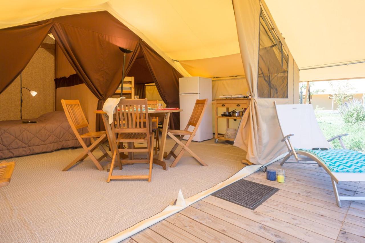 Camping Les Princes D'Orange Hotel Orpierre Exterior foto