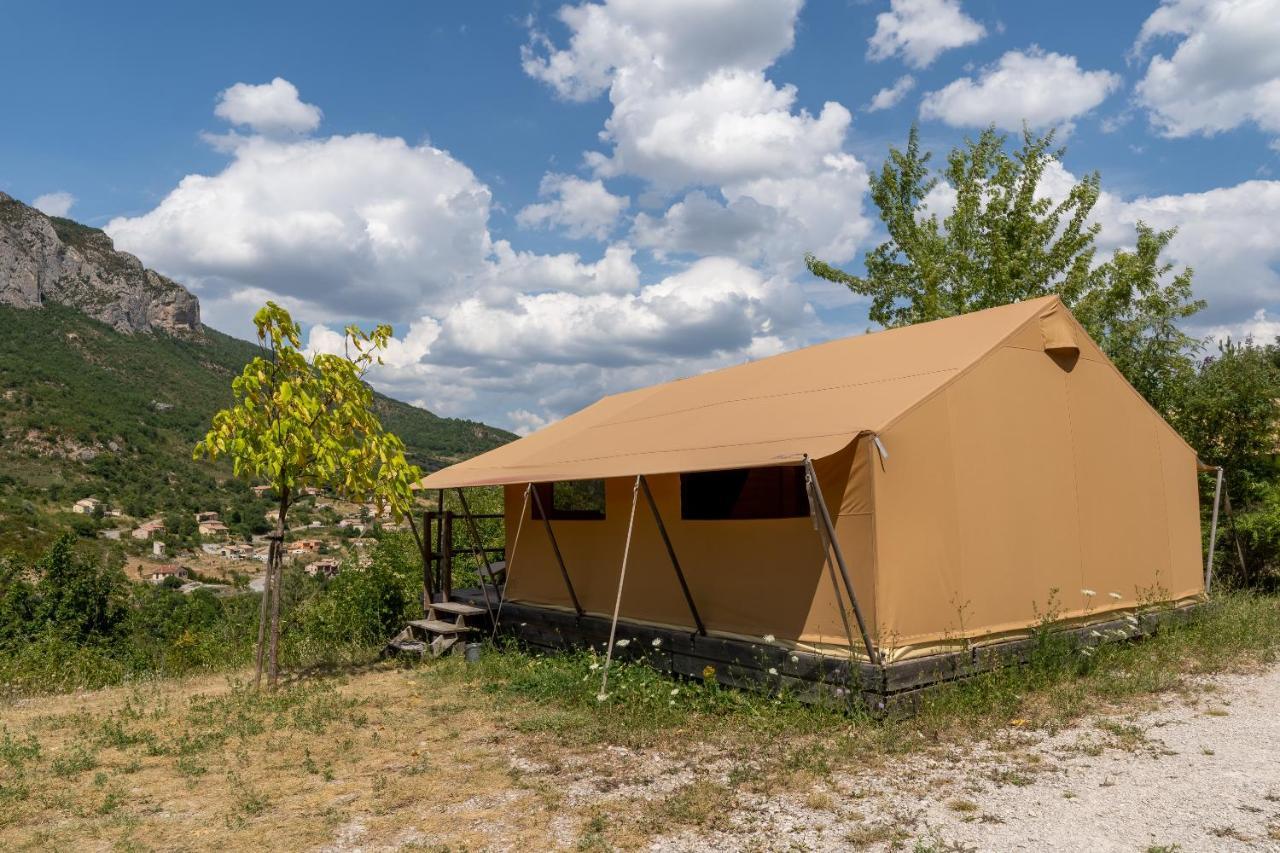 Camping Les Princes D'Orange Hotel Orpierre Exterior foto