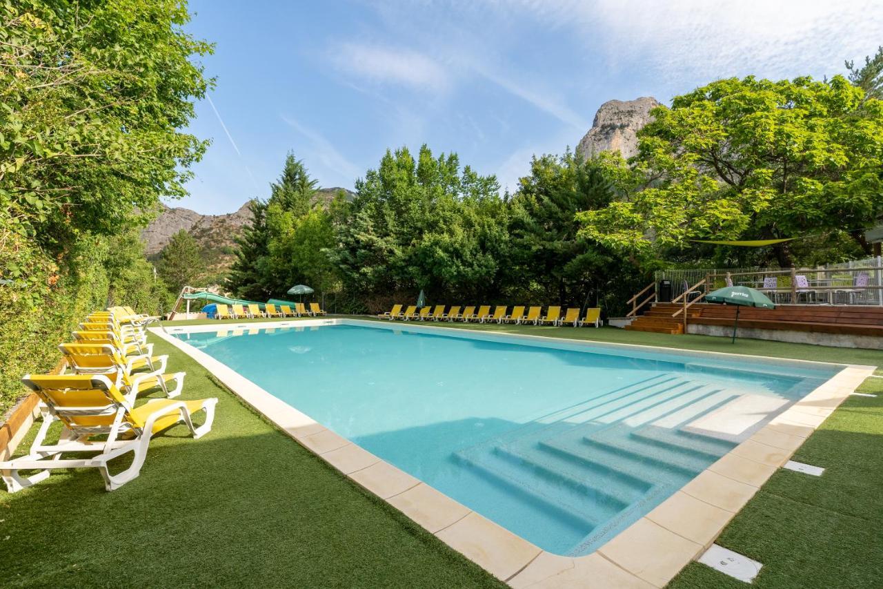 Camping Les Princes D'Orange Hotel Orpierre Exterior foto