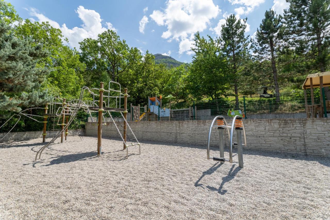 Camping Les Princes D'Orange Hotel Orpierre Exterior foto