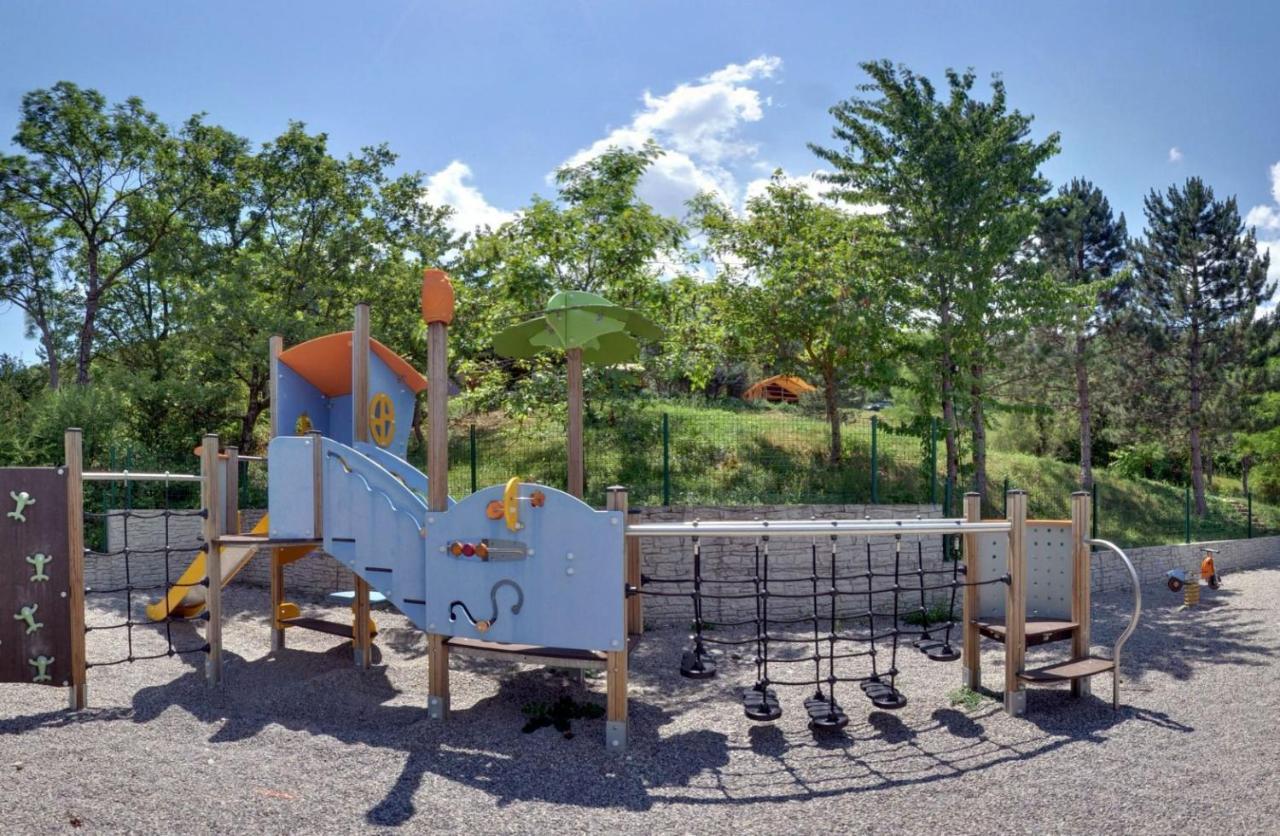 Camping Les Princes D'Orange Hotel Orpierre Exterior foto