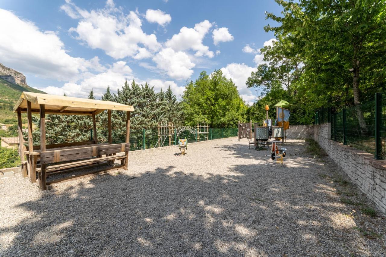 Camping Les Princes D'Orange Hotel Orpierre Exterior foto
